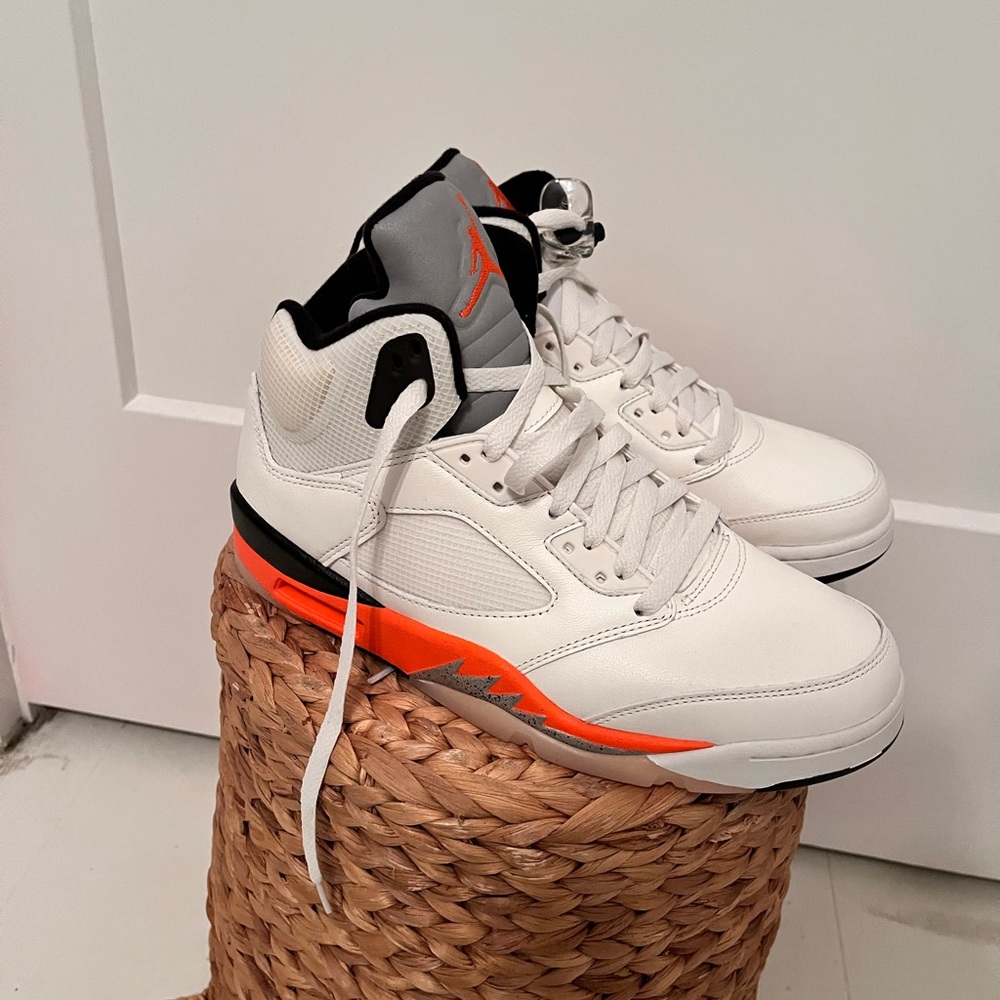 Jordan 5 Retro in Sail/Orange Blaze